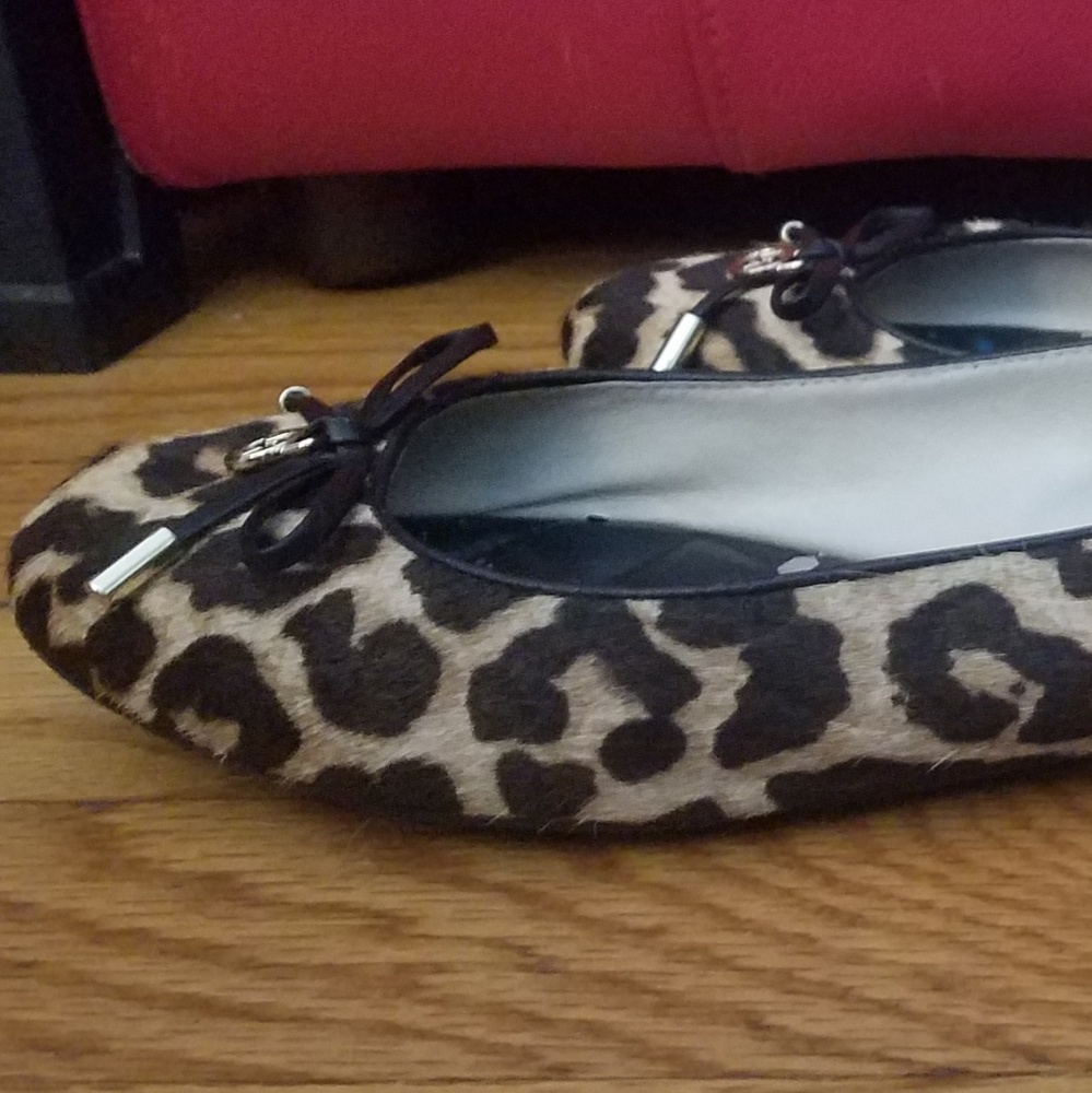 Michael Kors leopard print flats - Picture 2 of 3